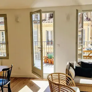 Apartment Terrasse - Hyper Centre - 2 - Parking Gratuit - Calme & Lumineux - Arrivee Autonome, Marseilles